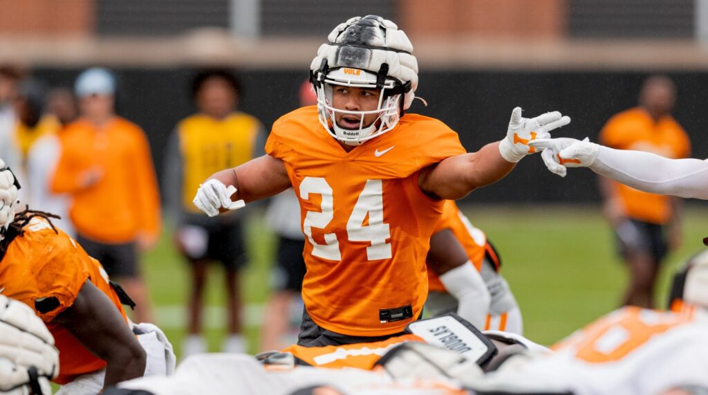 Tennessee Volunteers walk-on linebacker set to join the NCAA transfer portal.