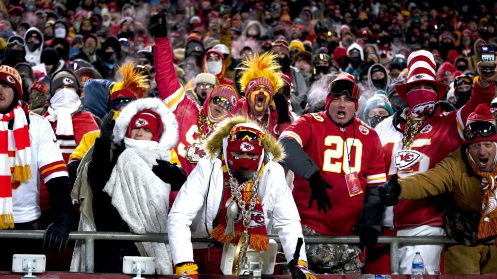 240119103709-03-chiefs-dolphins-nfl-cold