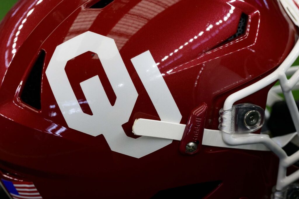 The offensive responsibilities for the Oklahoma Sooners are now in the hands of a former five-star prospect..