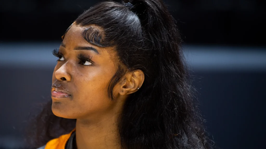 d11add79-0d28-499d-94c2-1a1a7759fd3f-KNS-lady_vols_media_day_BP_15