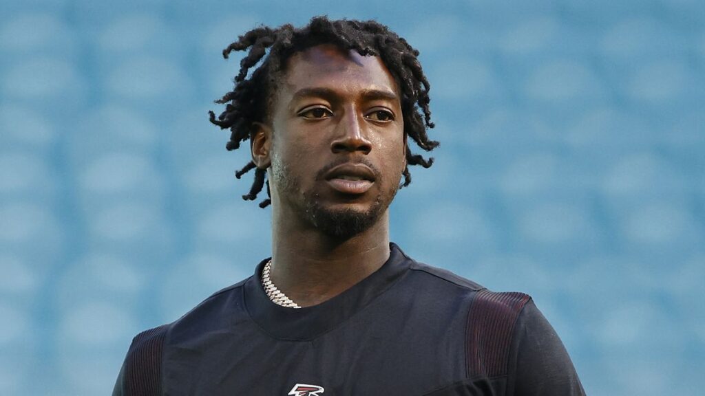 https___cdn.cnn.com_cnnnext_dam_assets_220307163945-calvin-ridley-0821-file