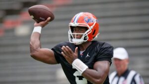 Florida-Gators-quarterback-D.J.-Lagway-2_Florida-Gators-Football-Fall-Practice_089-1021x580