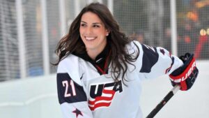 iho-hilary-knight-2013-gettyimages-186237800_37004308_ver1.0